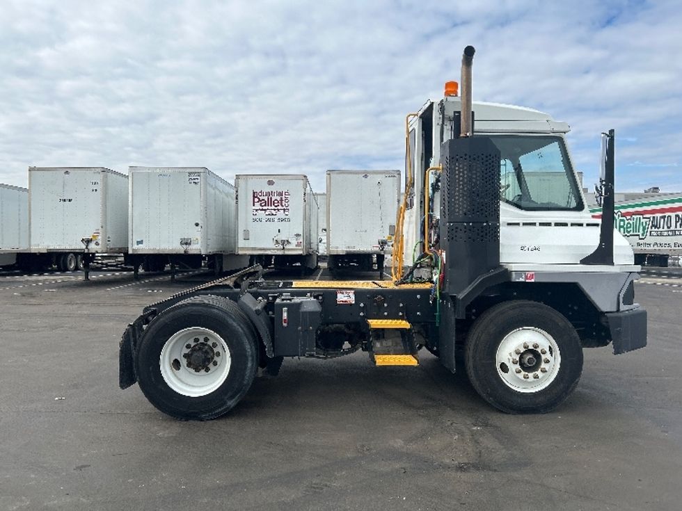 Yard Truck-Heavy Duty Tractors-Ottawa-2021-T2-Indianapolis-IN-7,170\n\t\tmiles-$ 88,250 - Image 8