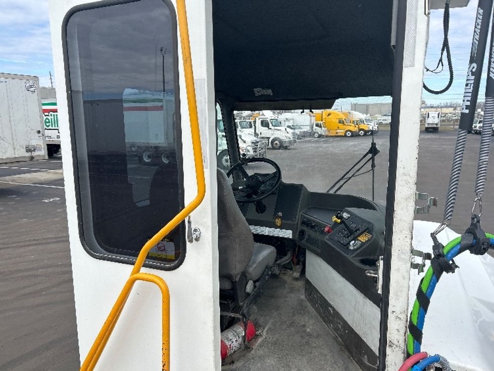 Yard Truck-Heavy Duty Tractors-Ottawa-2021-T2-Indianapolis-IN-7,170\n\t\tmiles-$ 88,250 - Image 9
