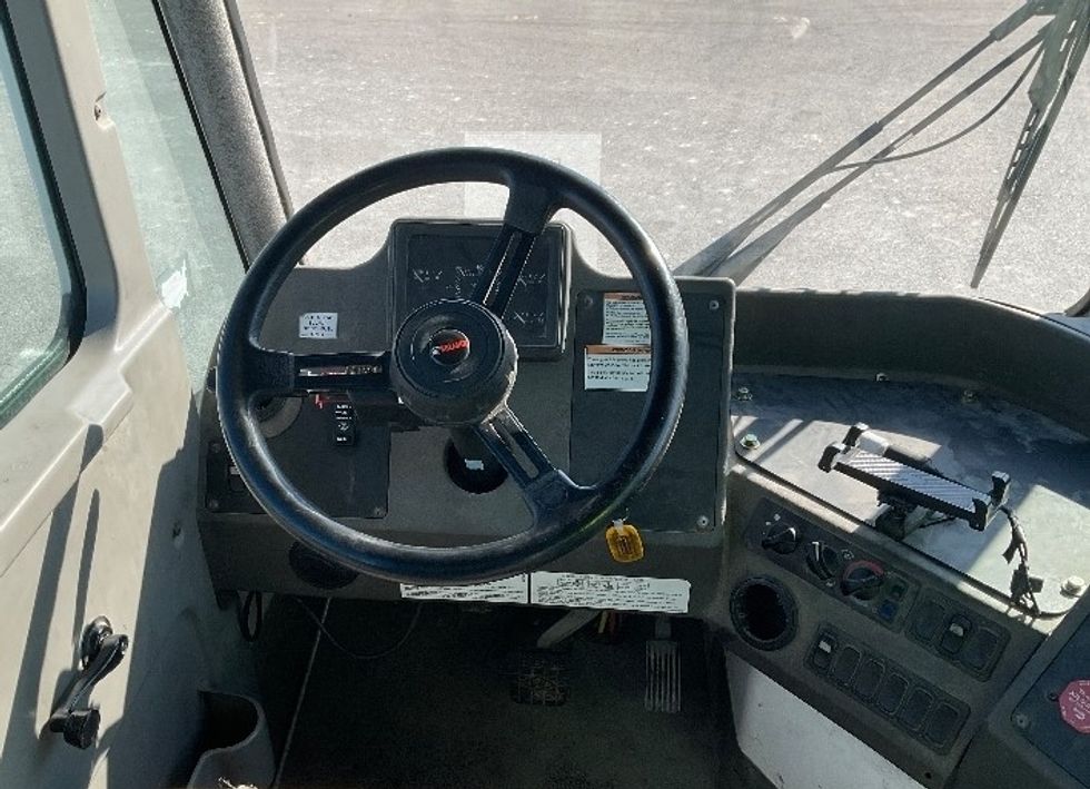 Yard Truck-Heavy Duty Tractors-Ottawa-2021-T2-Kansas City-MO-172,101\n\t\tmiles-$ 92,250 - Image 10