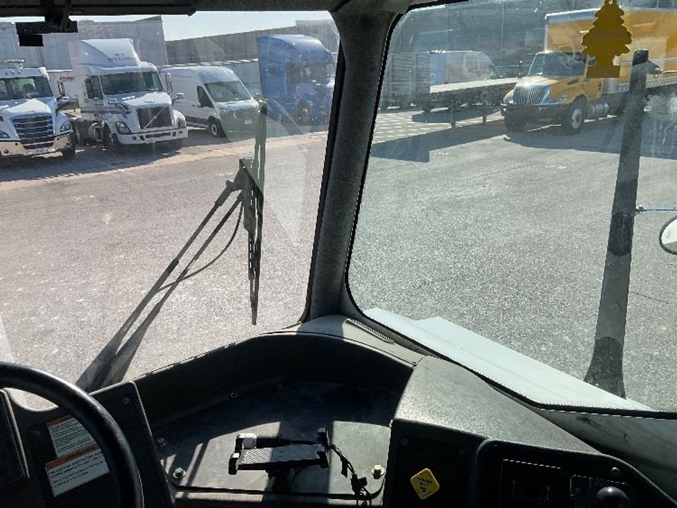 Yard Truck-Heavy Duty Tractors-Ottawa-2021-T2-Kansas City-MO-172,101\n\t\tmiles-$ 92,250 - Image 11