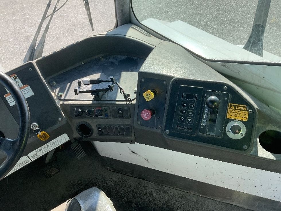 Yard Truck-Heavy Duty Tractors-Ottawa-2021-T2-Kansas City-MO-172,101\n\t\tmiles-$ 92,250 - Image 12