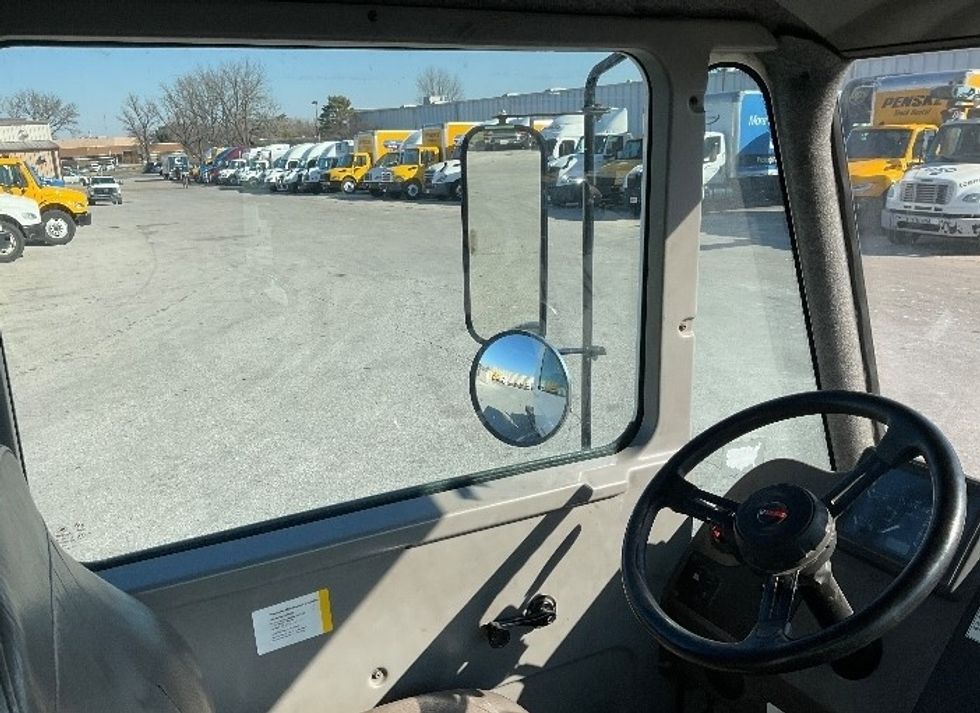 Yard Truck-Heavy Duty Tractors-Ottawa-2021-T2-Kansas City-MO-172,101\n\t\tmiles-$ 92,250 - Image 13