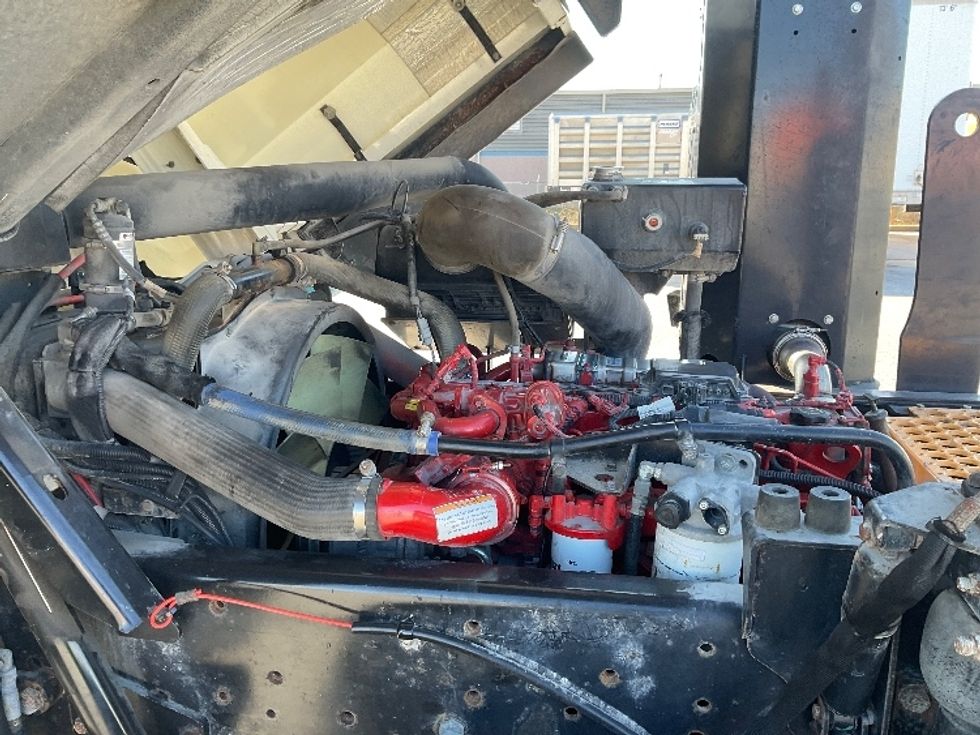 Yard Truck-Heavy Duty Tractors-Ottawa-2021-T2-Kansas City-MO-172,101\n\t\tmiles-$ 92,250 - Image 14