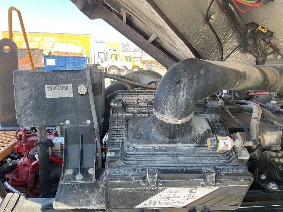 Yard Truck-Heavy Duty Tractors-Ottawa-2021-T2-Kansas City-MO-172,101\n\t\tmiles-$ 92,250 - Image 15