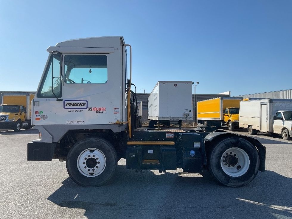 Yard Truck-Heavy Duty Tractors-Ottawa-2021-T2-Kansas City-MO-172,101\n\t\tmiles-$ 92,250 - Image 4