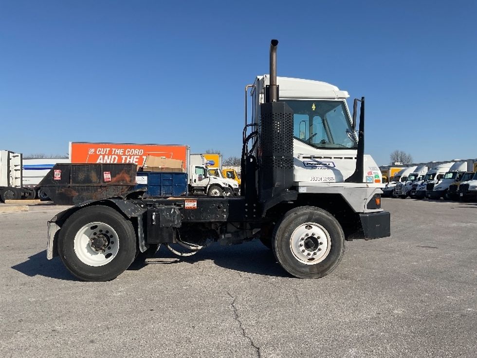 Yard Truck-Heavy Duty Tractors-Ottawa-2021-T2-Kansas City-MO-172,101\n\t\tmiles-$ 92,250 - Image 8
