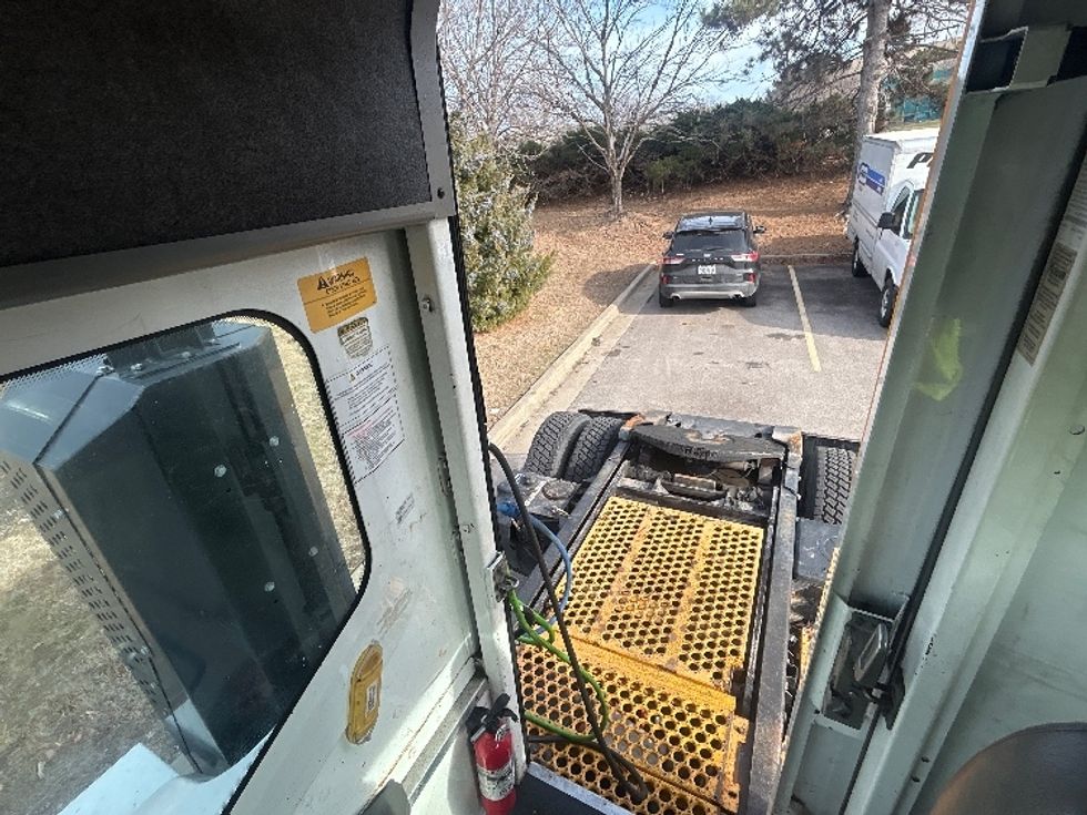 Yard Truck-Heavy Duty Tractors-Ottawa-2021-T2-Kansas City-MO-25,871\n\t\tmiles-$ 90,250 - Image 11