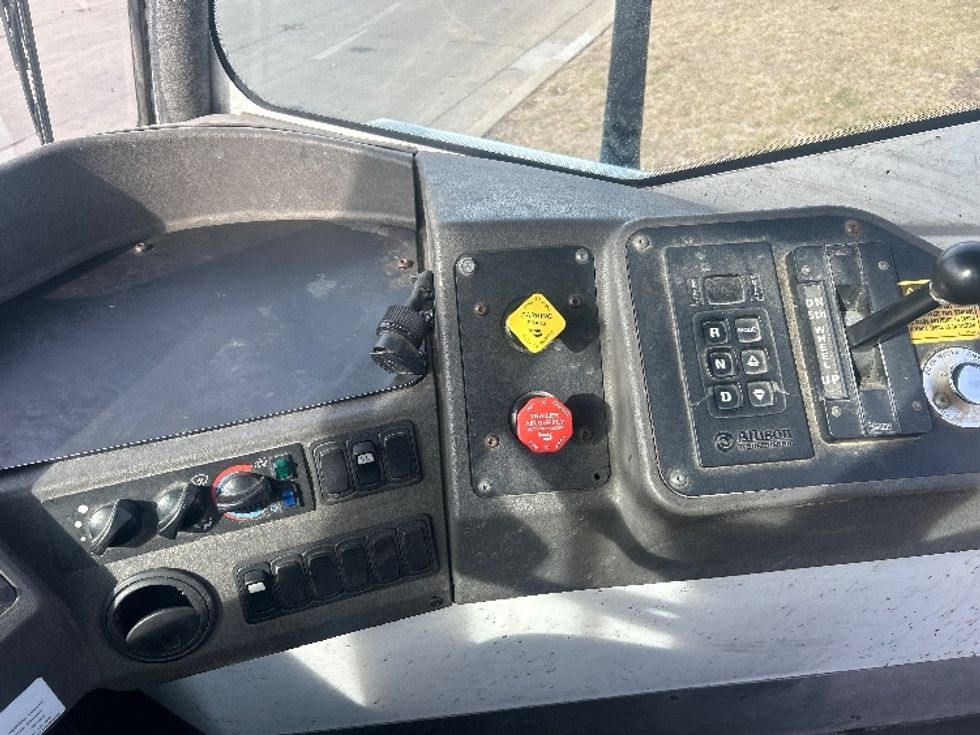 Yard Truck-Heavy Duty Tractors-Ottawa-2021-T2-Kansas City-MO-25,871\n\t\tmiles-$ 90,250 - Image 12