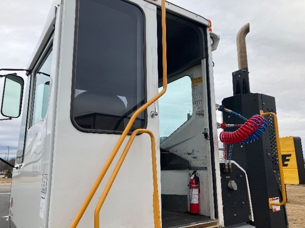 Yard Truck-Heavy Duty Tractors-Ottawa-2021-T2-Madison-AL-30,092\n\t\tmiles-$ 90,500 - Image 9