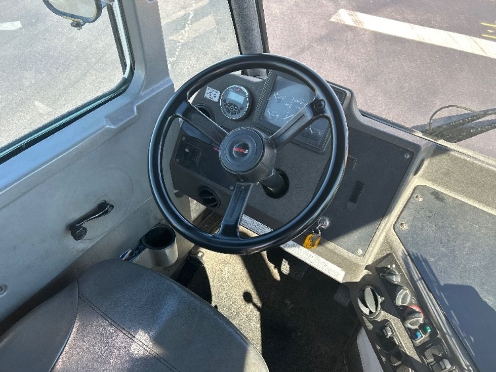 Yard Truck-Heavy Duty Tractors-Ottawa-2021-T2-Madison-AL-35,004\n\t\tmiles-$ 90,250 - Image 10