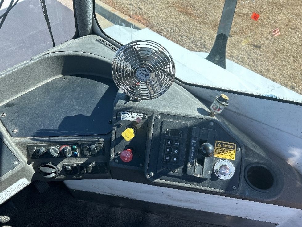 Yard Truck-Heavy Duty Tractors-Ottawa-2021-T2-Madison-AL-35,004\n\t\tmiles-$ 90,250 - Image 12