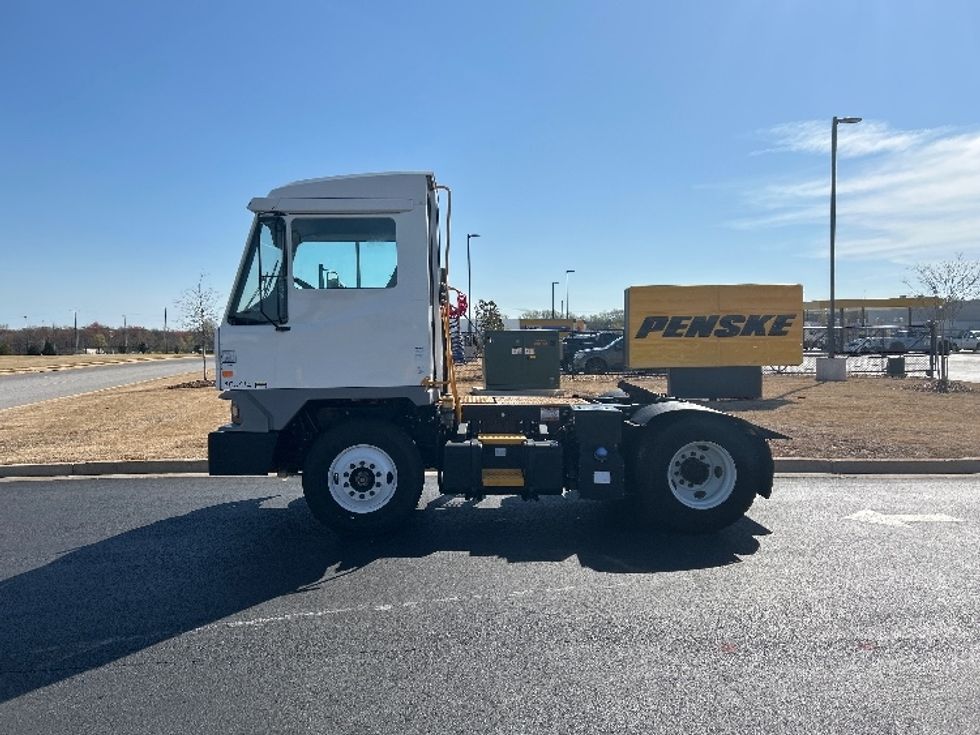 Yard Truck-Heavy Duty Tractors-Ottawa-2021-T2-Madison-AL-35,004\n\t\tmiles-$ 90,250 - Image 4