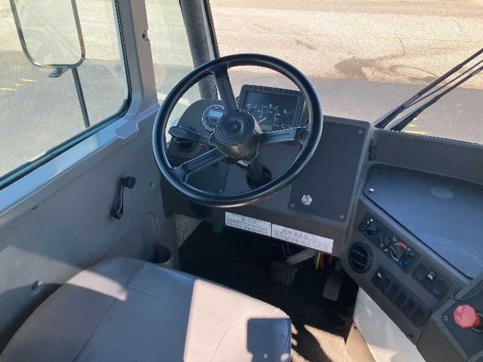 Yard Truck-Heavy Duty Tractors-Ottawa-2021-T2-Madison-AL-50,361\n\t\tmiles-$ 90,000 - Image 10
