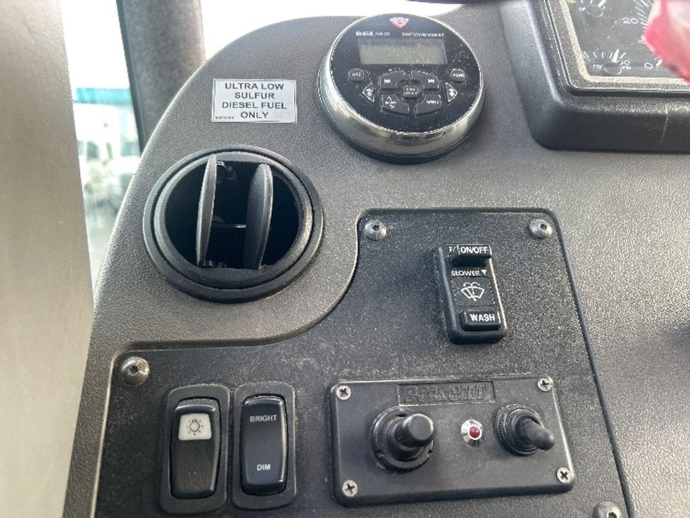 Yard Truck-Heavy Duty Tractors-Ottawa-2021-T2-Obetz-OH-25,611\n\t\tmiles-$ 86,000 - Image 11
