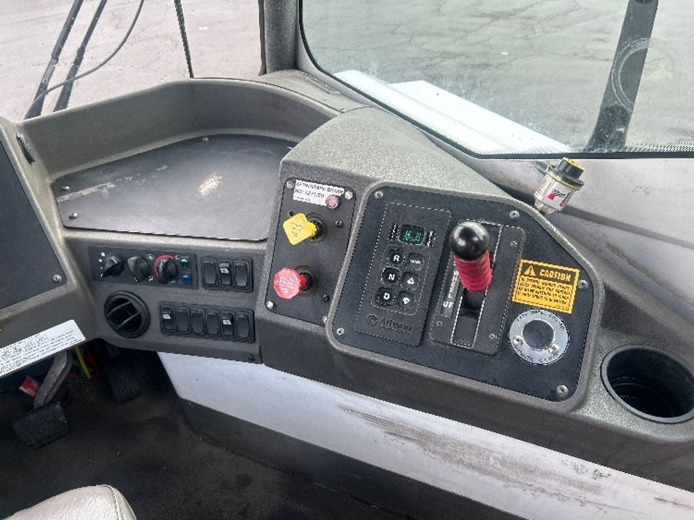 Yard Truck-Heavy Duty Tractors-Ottawa-2021-T2-Obetz-OH-25,611\n\t\tmiles-$ 86,000 - Image 12