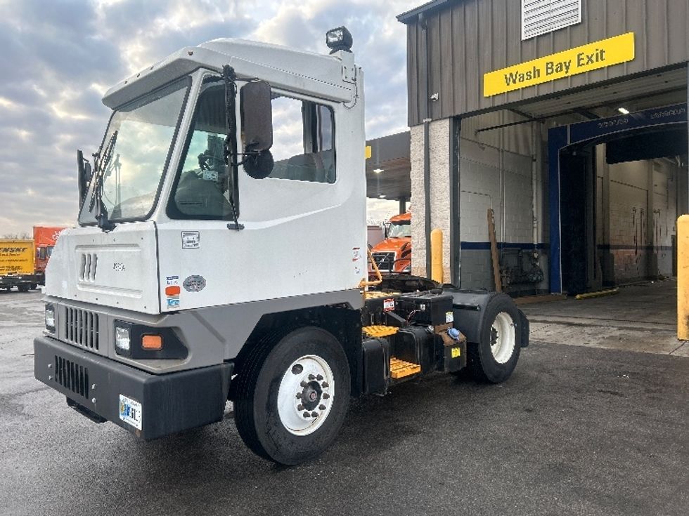 Yard Truck-Heavy Duty Tractors-Ottawa-2021-T2-Obetz-OH-25,611\n\t\tmiles-$ 86,000 - Image 3