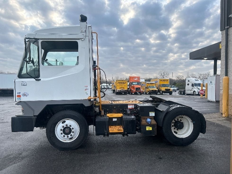Yard Truck-Heavy Duty Tractors-Ottawa-2021-T2-Obetz-OH-25,611\n\t\tmiles-$ 86,000 - Image 4