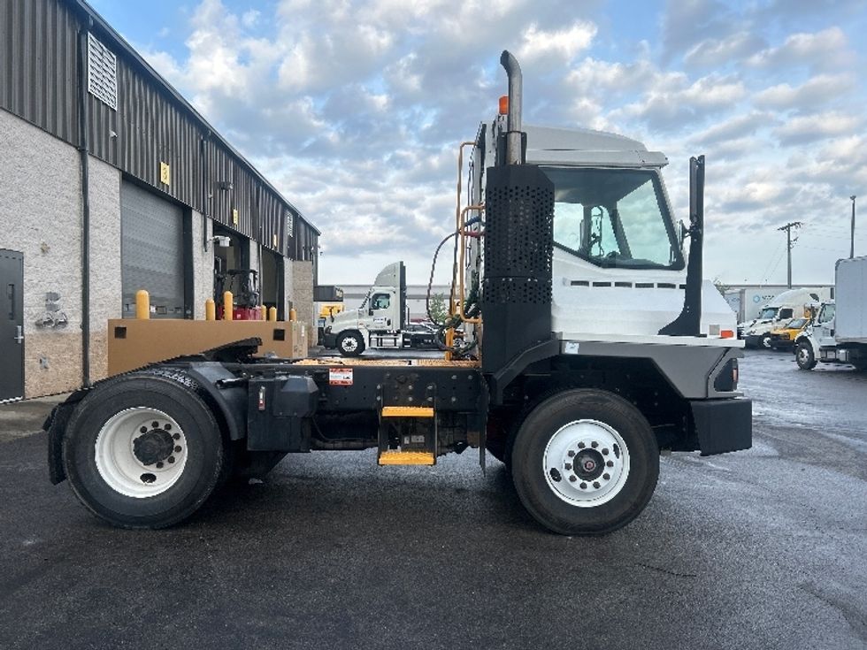 Yard Truck-Heavy Duty Tractors-Ottawa-2021-T2-Obetz-OH-25,611\n\t\tmiles-$ 86,000 - Image 8