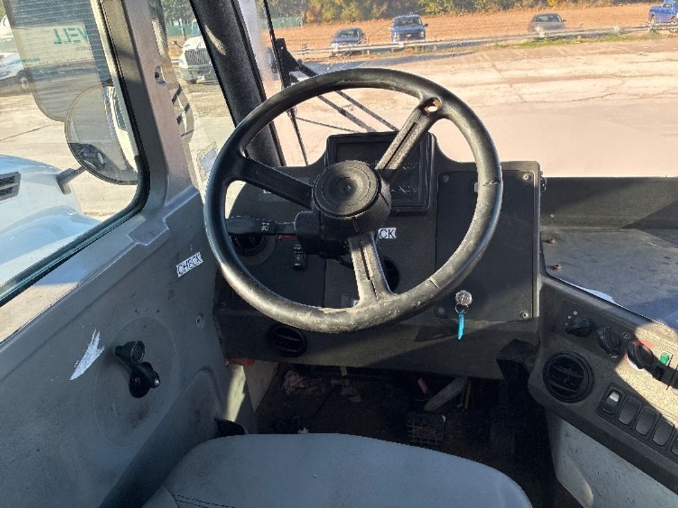 Yard Truck-Heavy Duty Tractors-Ottawa-2021-T2-Obetz-OH-30,015\n\t\tmiles-$ 75,500 - Image 10