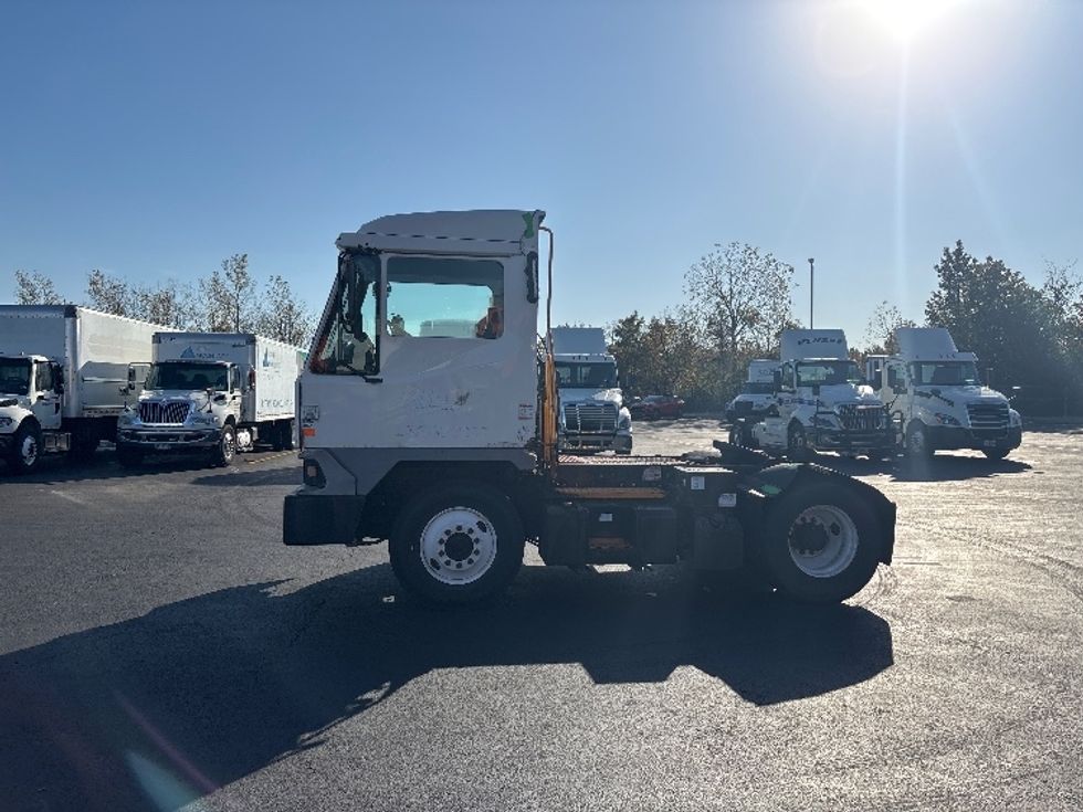 Yard Truck-Heavy Duty Tractors-Ottawa-2021-T2-Obetz-OH-30,015\n\t\tmiles-$ 75,500 - Image 4