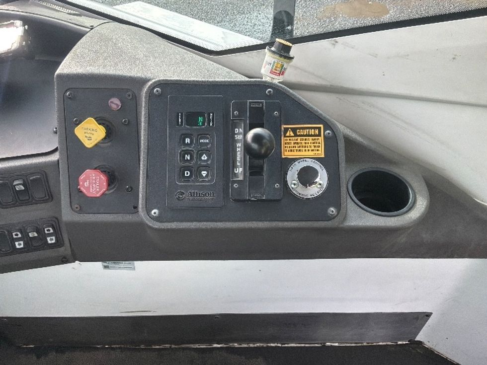Yard Truck-Heavy Duty Tractors-Ottawa-2021-T2-Tacoma-WA-111,568\n\t\tmiles-$ 81,000 - Image 10
