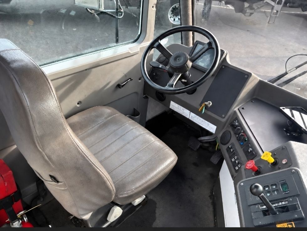 Yard Truck-Heavy Duty Tractors-Ottawa-2021-T2-Tacoma-WA-111,568\n\t\tmiles-$ 81,000 - Image 11
