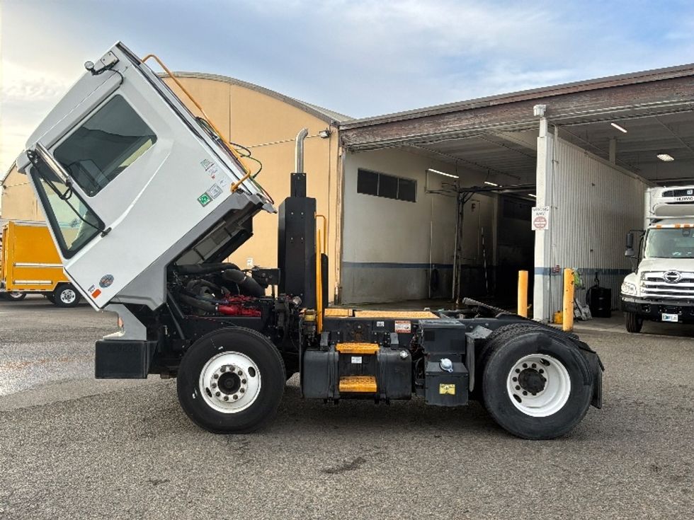 Yard Truck-Heavy Duty Tractors-Ottawa-2021-T2-Tacoma-WA-111,568\n\t\tmiles-$ 81,000 - Image 14