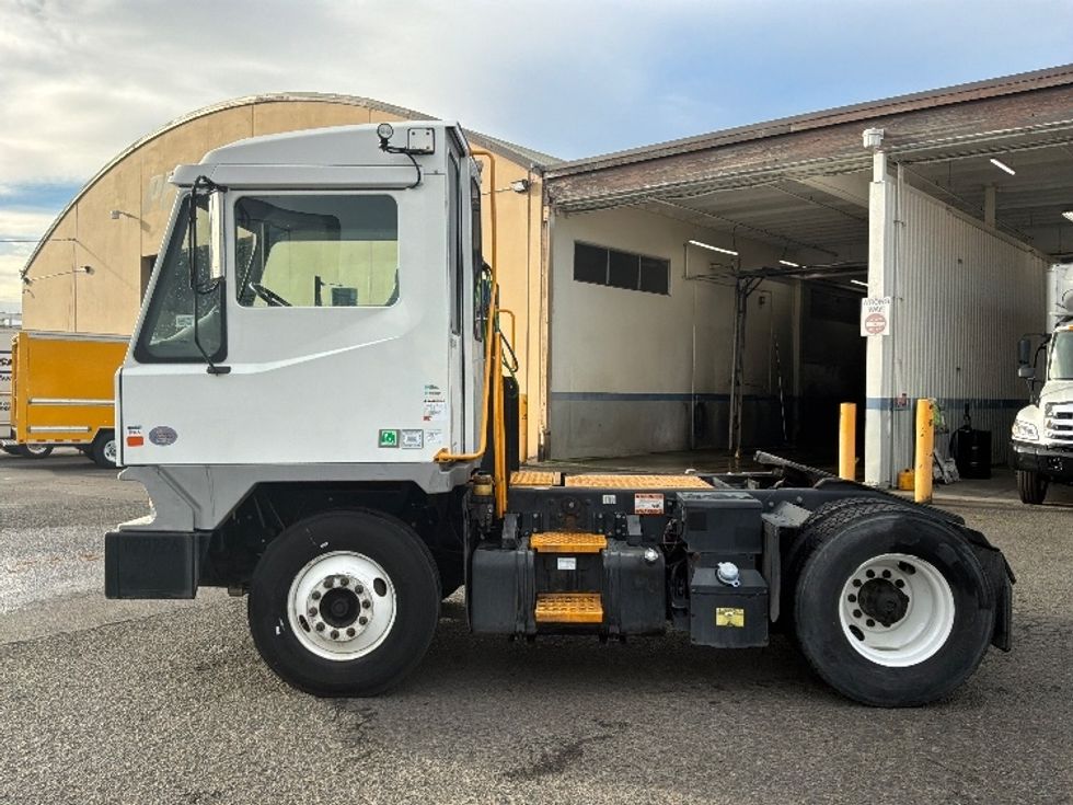 Yard Truck-Heavy Duty Tractors-Ottawa-2021-T2-Tacoma-WA-111,568\n\t\tmiles-$ 81,000 - Image 4