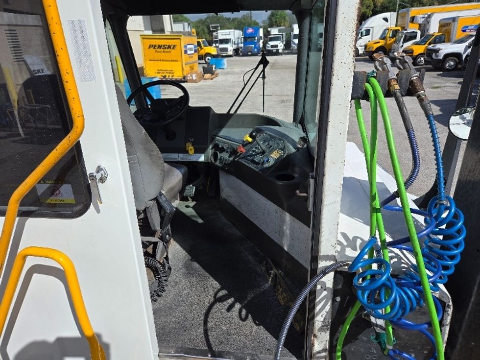 Yard Truck-Heavy Duty Tractors-Ottawa-2021-T2-Tampa-FL-53,712\n\t\tmiles-$ 76,750 - Image 12