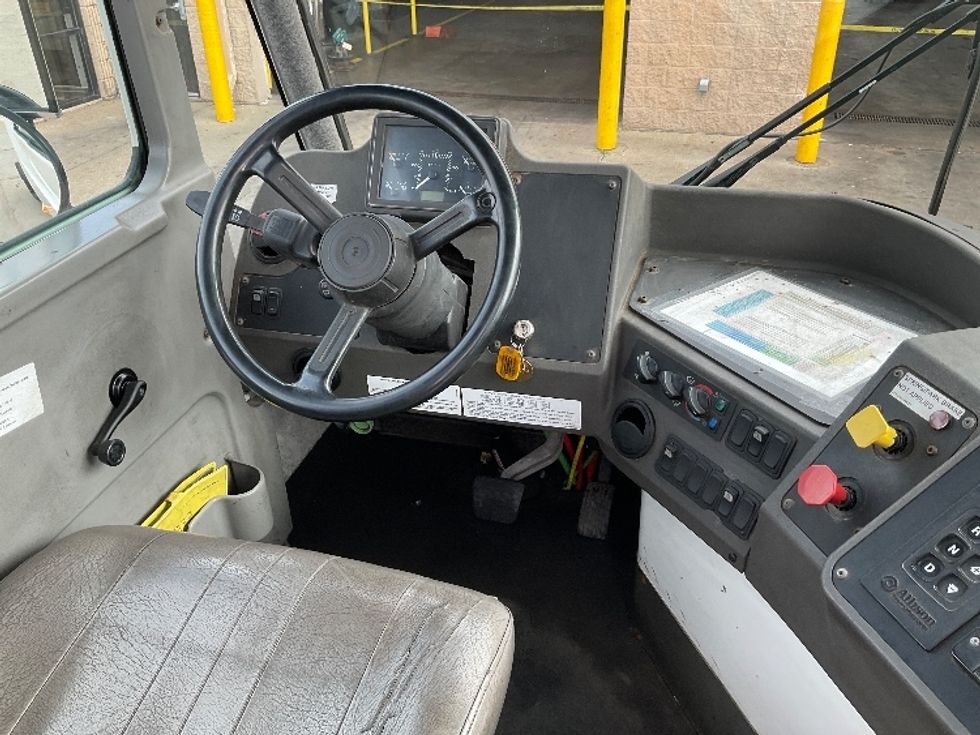 Yard Truck-Heavy Duty Tractors-Ottawa-2022-T2-Brooklyn Park-MN-43,695\n\t\tmiles-$ 102,500 - Image 10