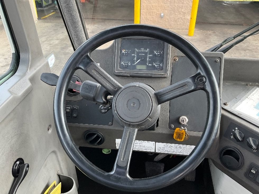 Yard Truck-Heavy Duty Tractors-Ottawa-2022-T2-Brooklyn Park-MN-43,695\n\t\tmiles-$ 102,500 - Image 11