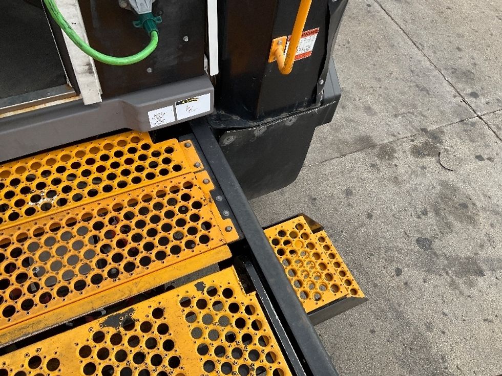 Yard Truck-Heavy Duty Tractors-Ottawa-2022-T2-Brooklyn Park-MN-43,695\n\t\tmiles-$ 102,500 - Image 14