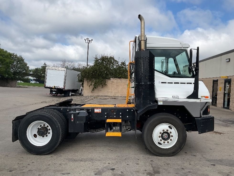 Yard Truck-Heavy Duty Tractors-Ottawa-2022-T2-Brooklyn Park-MN-43,695\n\t\tmiles-$ 102,500 - Image 8