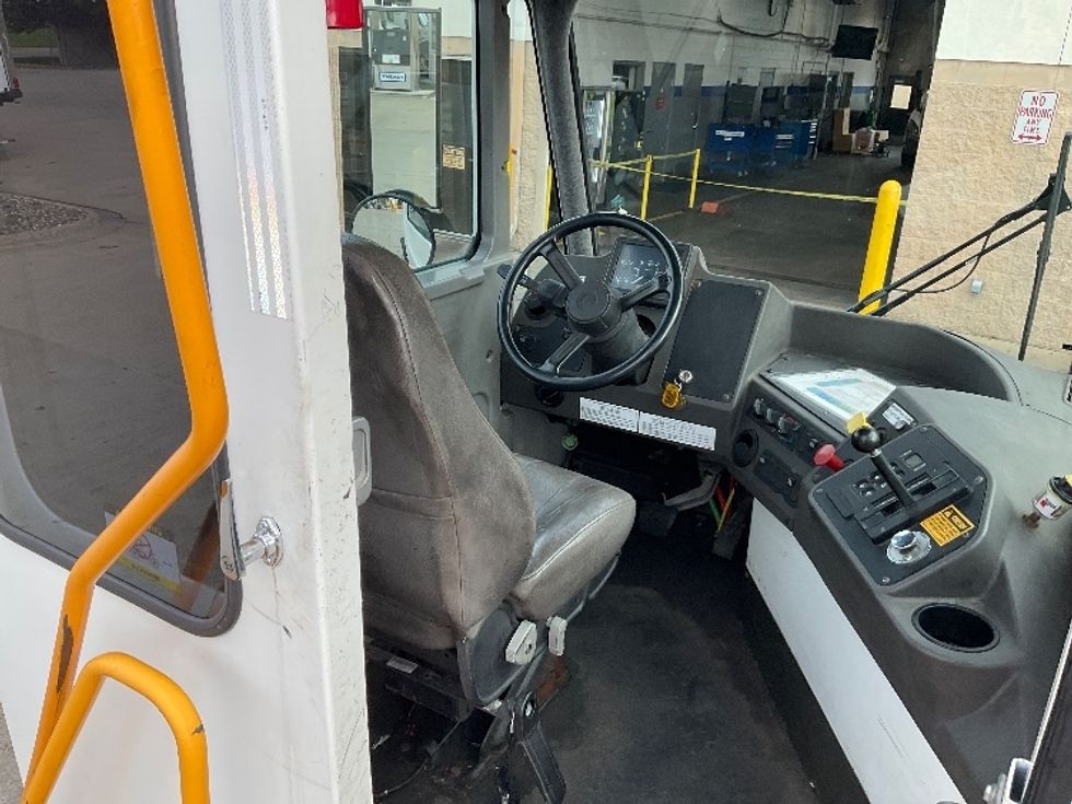 Yard Truck-Heavy Duty Tractors-Ottawa-2022-T2-Brooklyn Park-MN-43,695\n\t\tmiles-$ 102,500 - Image 9