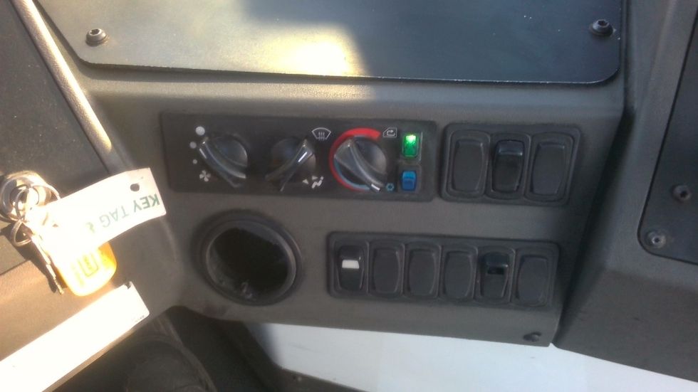 Yard Truck-Heavy Duty Tractors-Ottawa-2022-T2-Chicago (Melrose Park)-IL-44,087\n\t\tmiles-$ 97,000 - Image 12