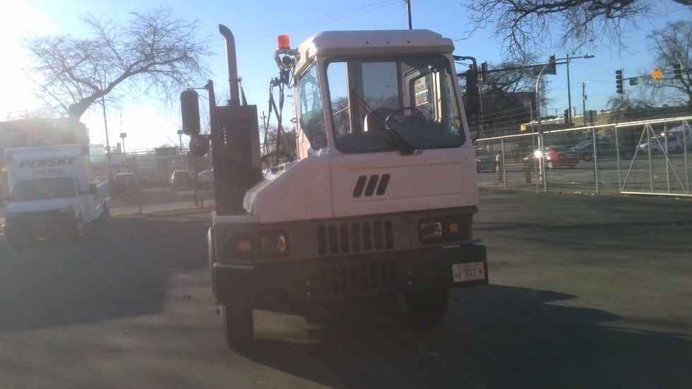 Yard Truck-Heavy Duty Tractors-Ottawa-2022-T2-Chicago (Melrose Park)-IL-44,087\n\t\tmiles-$ 97,000 - Image 2