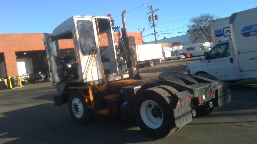 Yard Truck-Heavy Duty Tractors-Ottawa-2022-T2-Chicago (Melrose Park)-IL-44,087\n\t\tmiles-$ 97,000 - Image 4