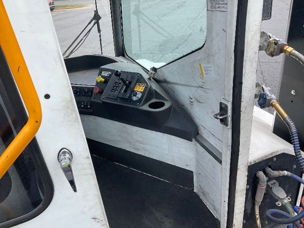 Yard Truck-Heavy Duty Tractors-Ottawa-2022-T2-Concord-NC-63,724\n\t\tmiles-$ 95,500 - Image 12