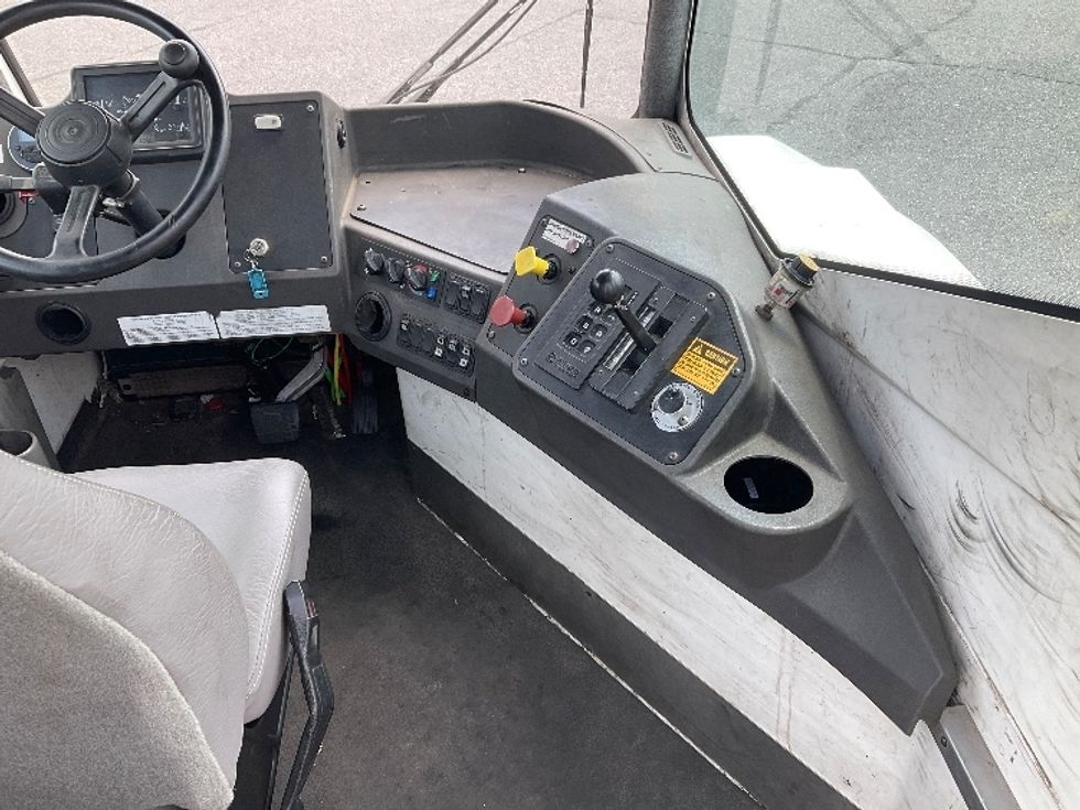 Yard Truck-Heavy Duty Tractors-Ottawa-2022-T2-Concord-NC-63,724\n\t\tmiles-$ 95,500 - Image 13