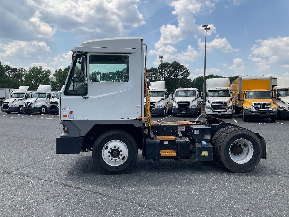 Yard Truck-Heavy Duty Tractors-Ottawa-2022-T2-Concord-NC-63,724\n\t\tmiles-$ 95,500 - Image 4