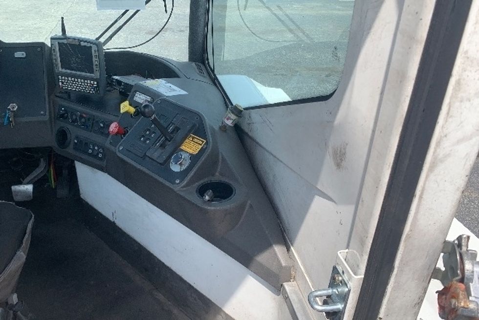 Yard Truck-Heavy Duty Tractors-Ottawa-2022-T2-Concord-NC-71,136\n\t\tmiles-$ 93,250 - Image 12