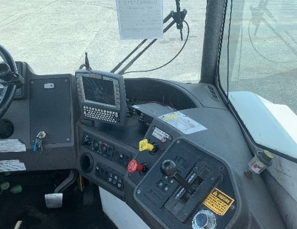 Yard Truck-Heavy Duty Tractors-Ottawa-2022-T2-Concord-NC-71,136\n\t\tmiles-$ 93,250 - Image 13