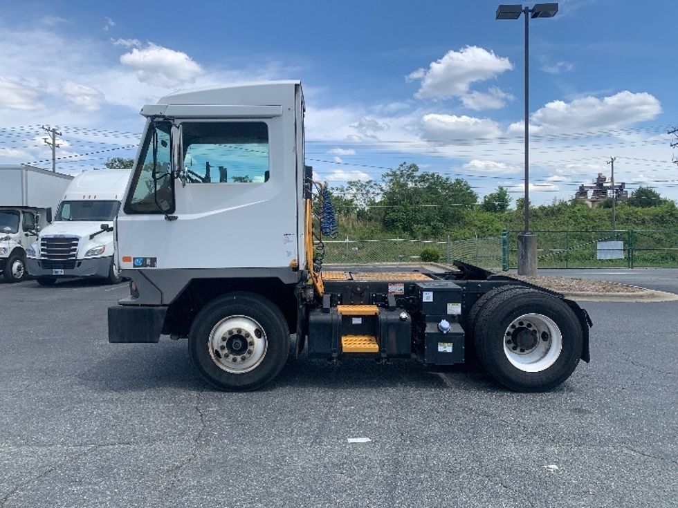 Yard Truck-Heavy Duty Tractors-Ottawa-2022-T2-Concord-NC-71,136\n\t\tmiles-$ 93,250 - Image 4