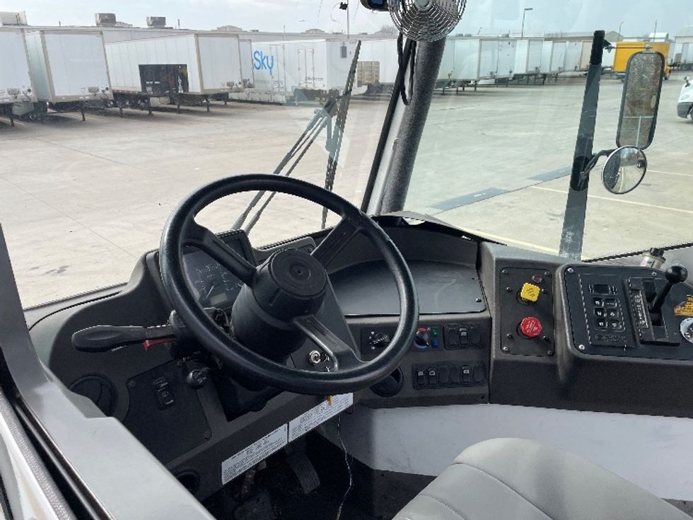 Yard Truck-Heavy Duty Tractors-Ottawa-2022-T2-Dallas-TX-19,139\n\t\tmiles-$ 111,000 - Image 10