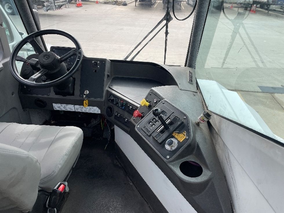 Yard Truck-Heavy Duty Tractors-Ottawa-2022-T2-Dallas-TX-19,139\n\t\tmiles-$ 111,000 - Image 13