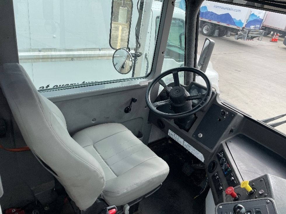 Yard Truck-Heavy Duty Tractors-Ottawa-2022-T2-Dallas-TX-19,139\n\t\tmiles-$ 111,000 - Image 14