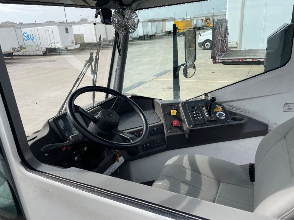 Yard Truck-Heavy Duty Tractors-Ottawa-2022-T2-Dallas-TX-19,139\n\t\tmiles-$ 111,000 - Image 9