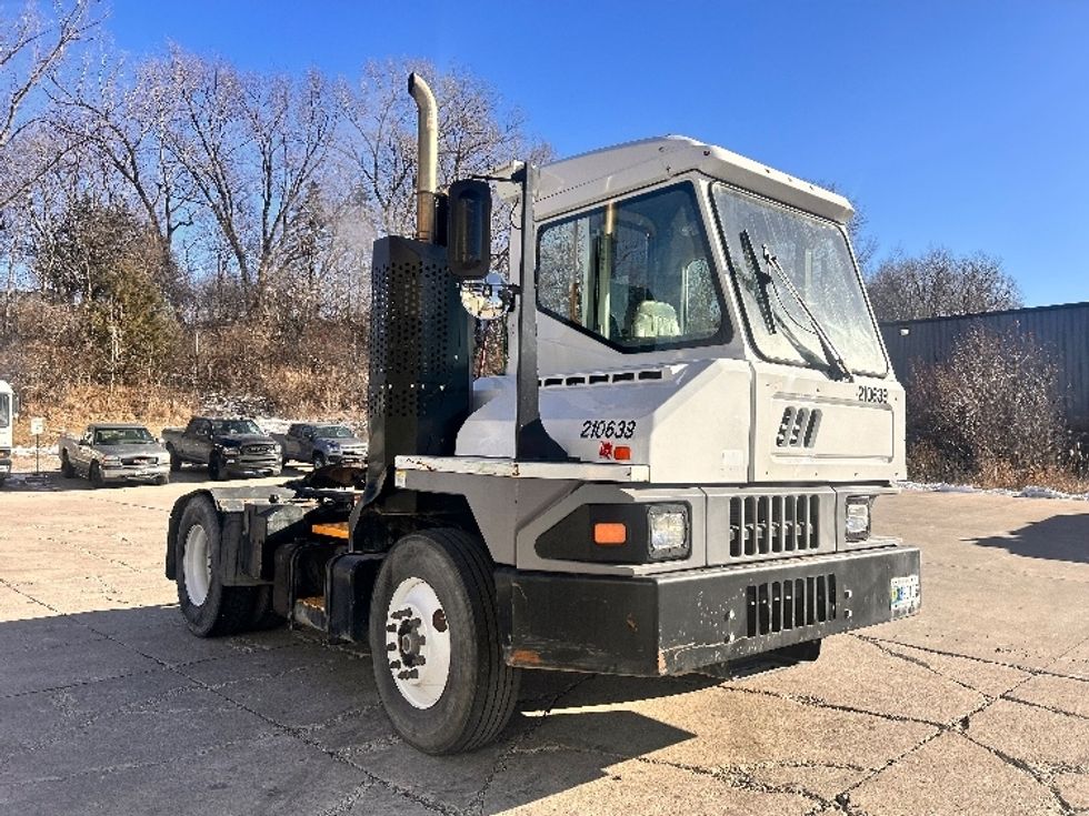 Yard Truck-Heavy Duty Tractors-Ottawa-2022-T2-East Chicago-IN-27,821\n\t\tmiles-$ 108,750 - Image 1