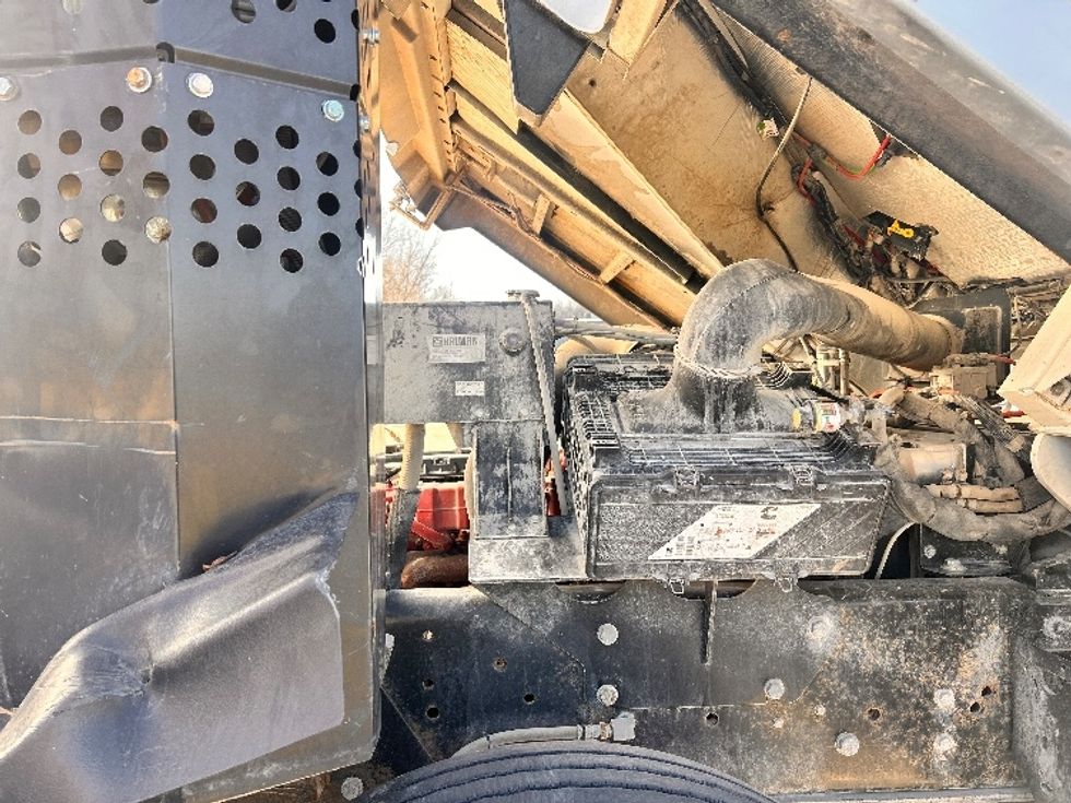 Yard Truck-Heavy Duty Tractors-Ottawa-2022-T2-East Chicago-IN-27,821\n\t\tmiles-$ 108,750 - Image 13