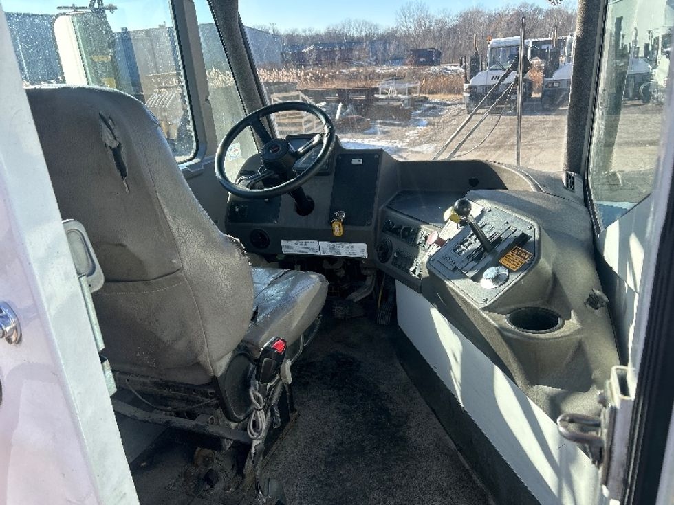 Yard Truck-Heavy Duty Tractors-Ottawa-2022-T2-East Chicago-IN-27,821\n\t\tmiles-$ 108,750 - Image 9